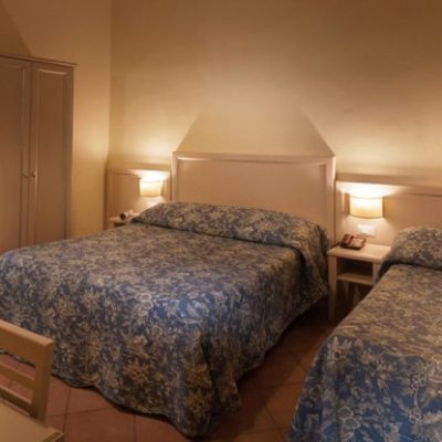 camera-tripla-hotel-eden-firenze-1-1024x468-830x415